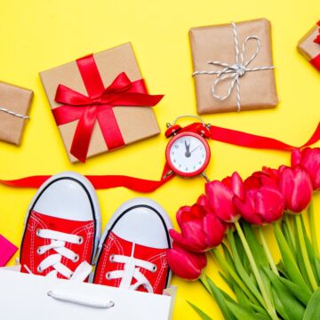 Several gift ideas and wrapped presents on a yellow background.